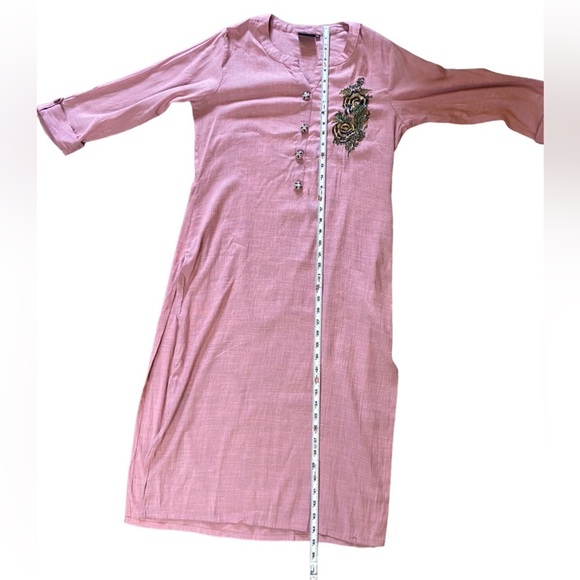 Anora Pale Pink Linen Kaftan With Embroidered Flowers - Picture 9 of 15